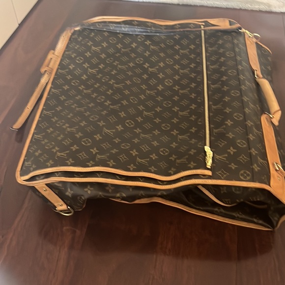 Luis Vuitton cream/brown carry/duffel bag. - Picture 4 of 9